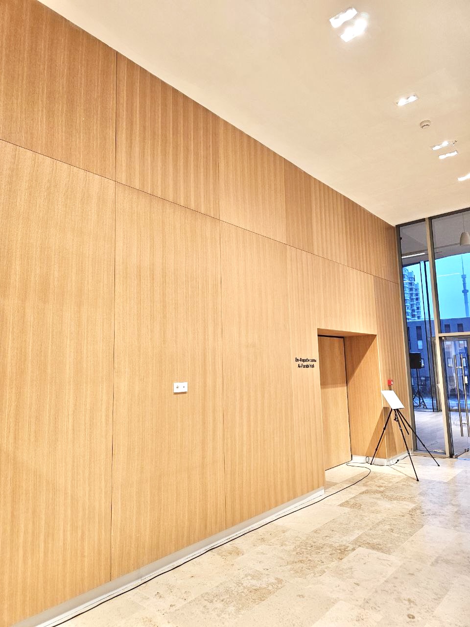 ПАНЕЛИ В ШПОНЕ,  АКУСТИЧЕСКИЕ ПАНЕЛИ, КОРПУСНАЯ МЕБЕЛЬ,  ДЕКОРАТИВНЫЕ РЕЙКИ, БАЛКИ, ИЗДЕЛИЯ ИЗ КАМНЯ,  ЗЕРКАЛА И СТЕКЛА