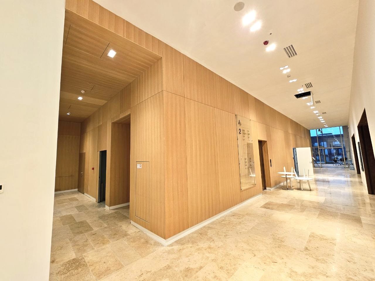 ПАНЕЛИ В ШПОНЕ,  АКУСТИЧЕСКИЕ ПАНЕЛИ, КОРПУСНАЯ МЕБЕЛЬ,  ДЕКОРАТИВНЫЕ РЕЙКИ, БАЛКИ, ИЗДЕЛИЯ ИЗ КАМНЯ,  ЗЕРКАЛА И СТЕКЛА