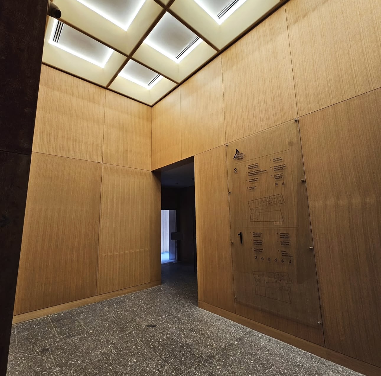 ПАНЕЛИ В ШПОНЕ,  АКУСТИЧЕСКИЕ ПАНЕЛИ, КОРПУСНАЯ МЕБЕЛЬ,  ДЕКОРАТИВНЫЕ РЕЙКИ, БАЛКИ, ИЗДЕЛИЯ ИЗ КАМНЯ,  ЗЕРКАЛА И СТЕКЛА