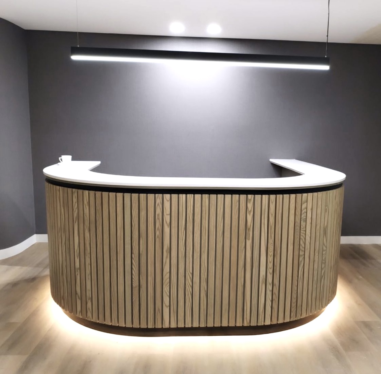 Стойки ресепшен из искусственного камня,