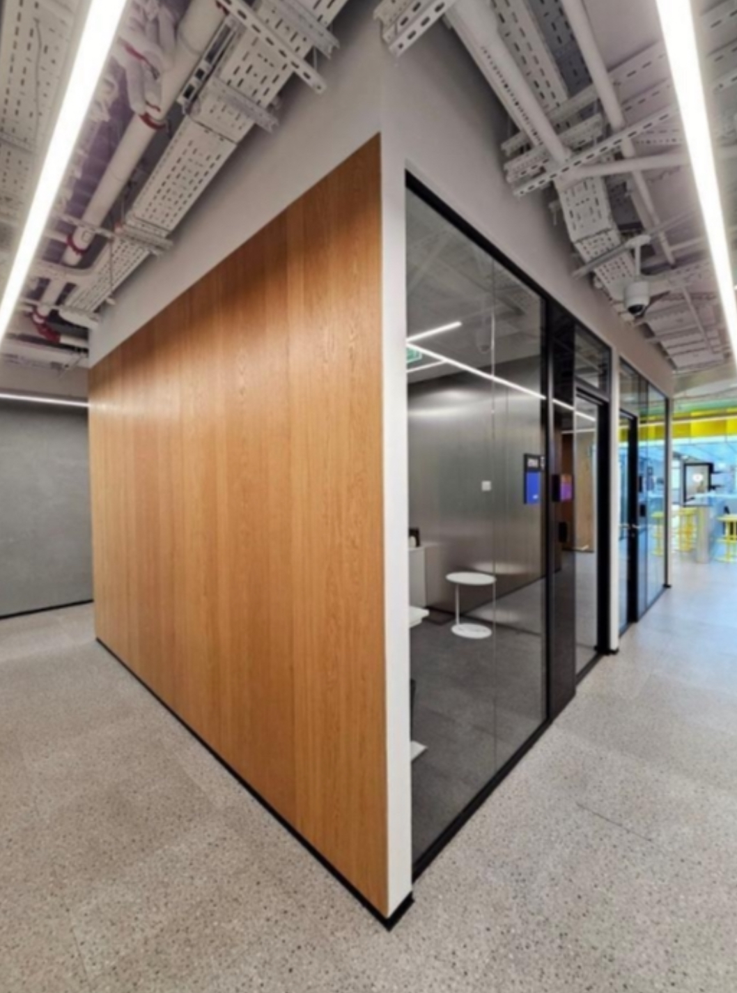 ПАНЕЛИ В ШПОНЕ,  АКУСТИЧЕСКИЕ ПАНЕЛИ, КОРПУСНАЯ МЕБЕЛЬ,  ДЕКОРАТИВНЫЕ РЕЙКИ, БАЛКИ, ИЗДЕЛИЯ ИЗ КАМНЯ,  ЗЕРКАЛА И СТЕКЛА