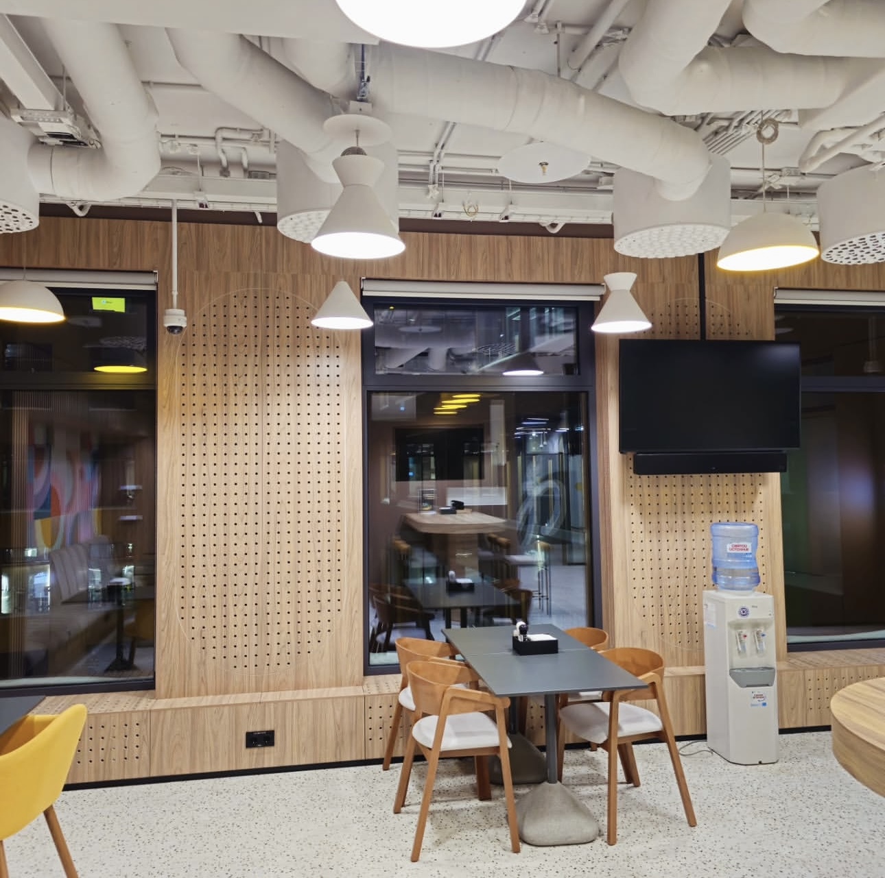 ПАНЕЛИ В ШПОНЕ,  АКУСТИЧЕСКИЕ ПАНЕЛИ, КОРПУСНАЯ МЕБЕЛЬ,  ДЕКОРАТИВНЫЕ РЕЙКИ, БАЛКИ, ИЗДЕЛИЯ ИЗ КАМНЯ,  ЗЕРКАЛА И СТЕКЛА