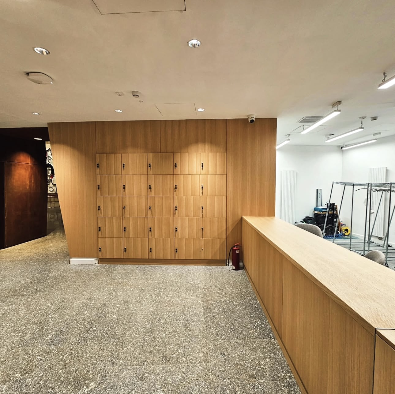 ПАНЕЛИ В ШПОНЕ,  АКУСТИЧЕСКИЕ ПАНЕЛИ, КОРПУСНАЯ МЕБЕЛЬ,  ДЕКОРАТИВНЫЕ РЕЙКИ, БАЛКИ, ИЗДЕЛИЯ ИЗ КАМНЯ,  ЗЕРКАЛА И СТЕКЛА