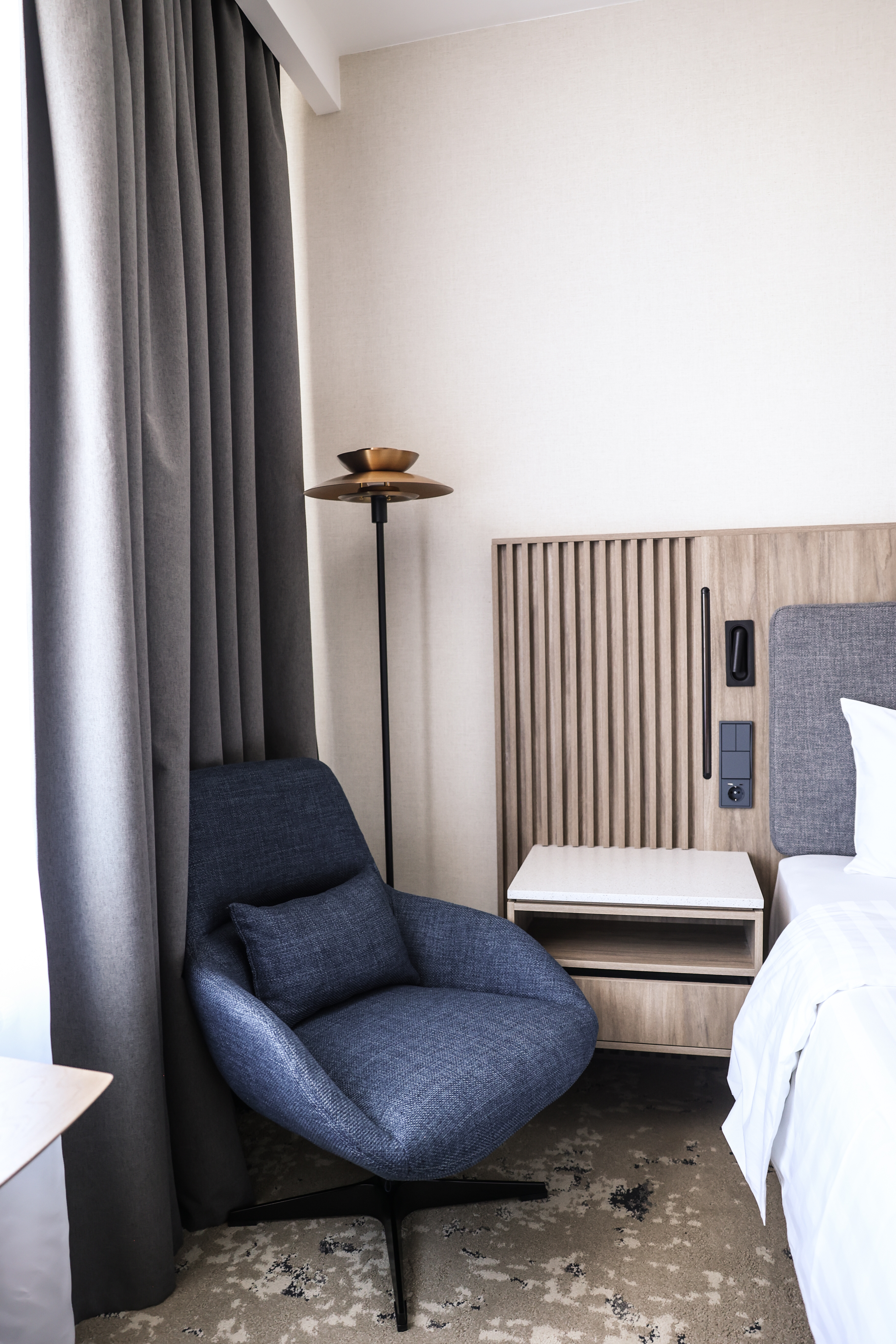 Корпусная мебель для отелей и гостиниц, шпонированные изделия,мебель для гостиниц