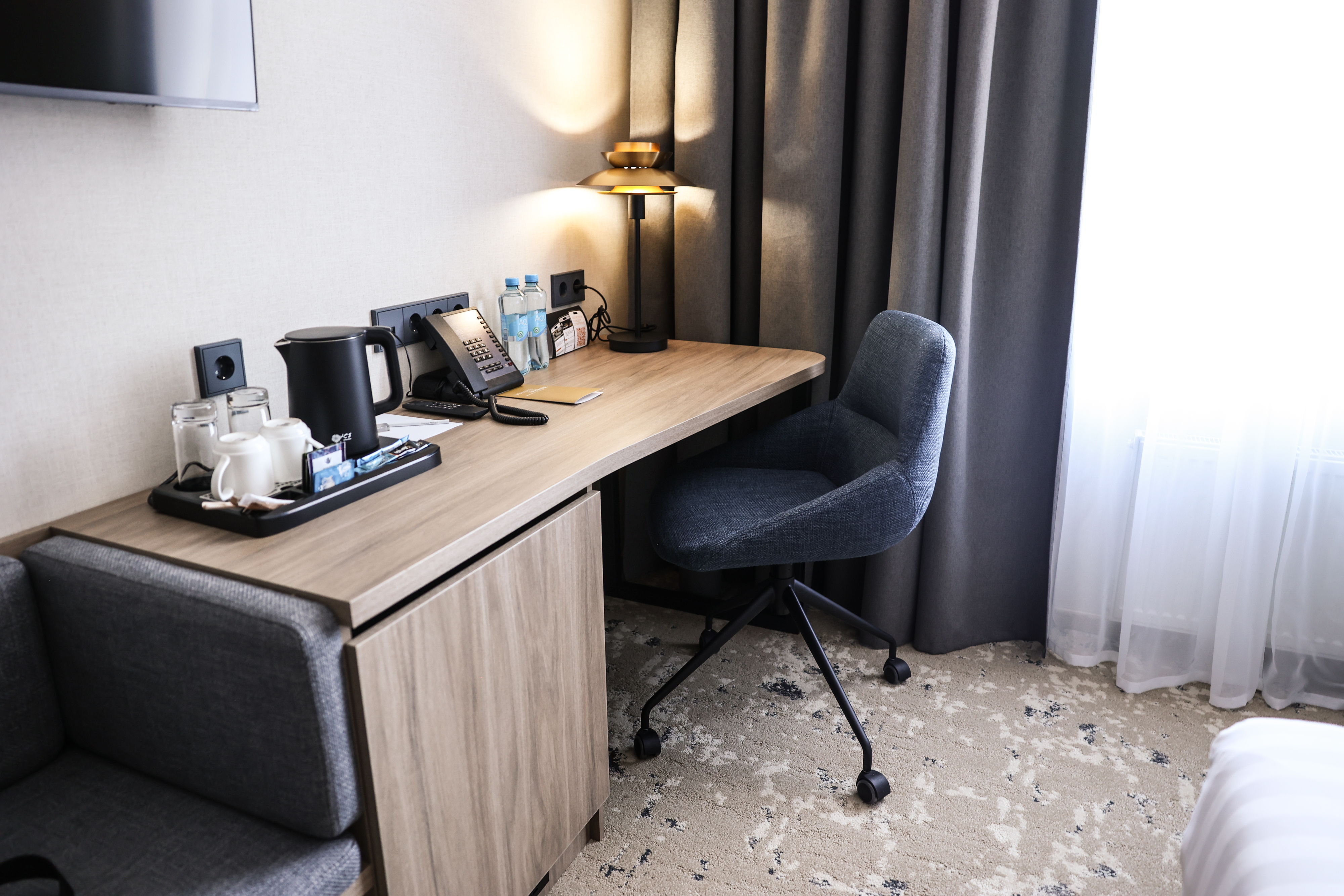 Корпусная мебель для отелей и гостиниц, шпонированные изделия,мебель для гостиниц