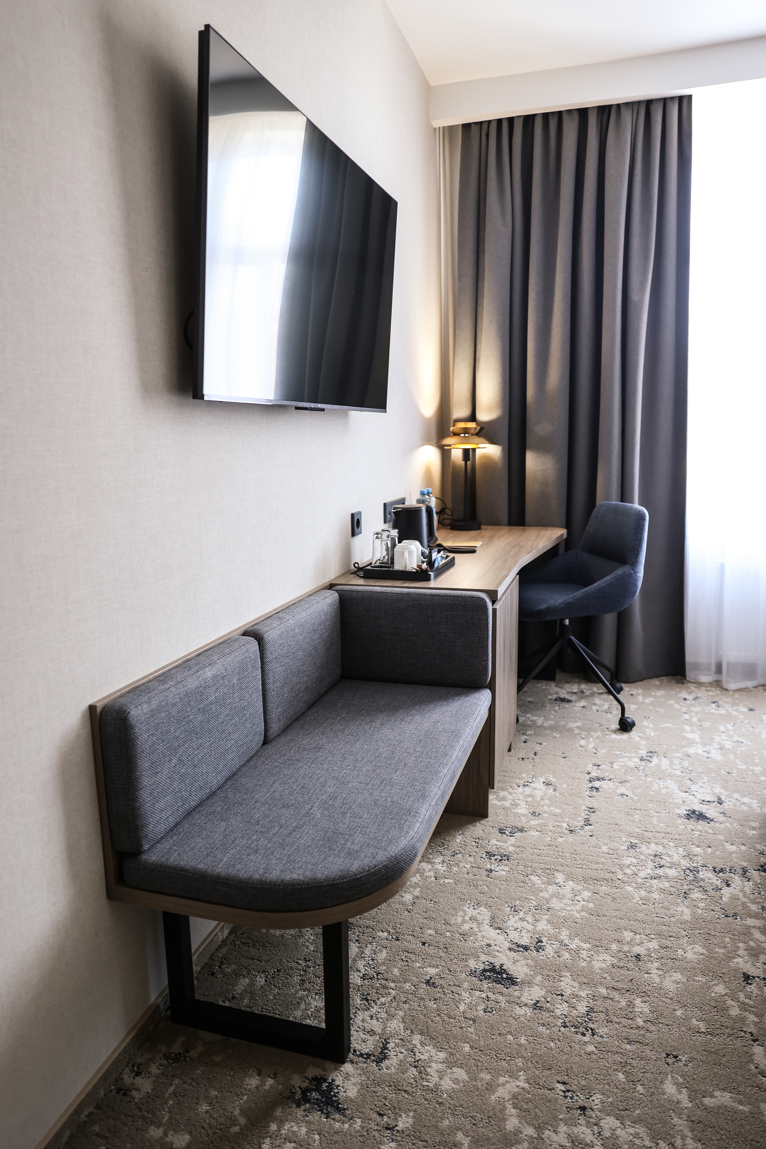 Корпусная мебель для отелей и гостиниц, шпонированные изделия,мебель для гостиниц