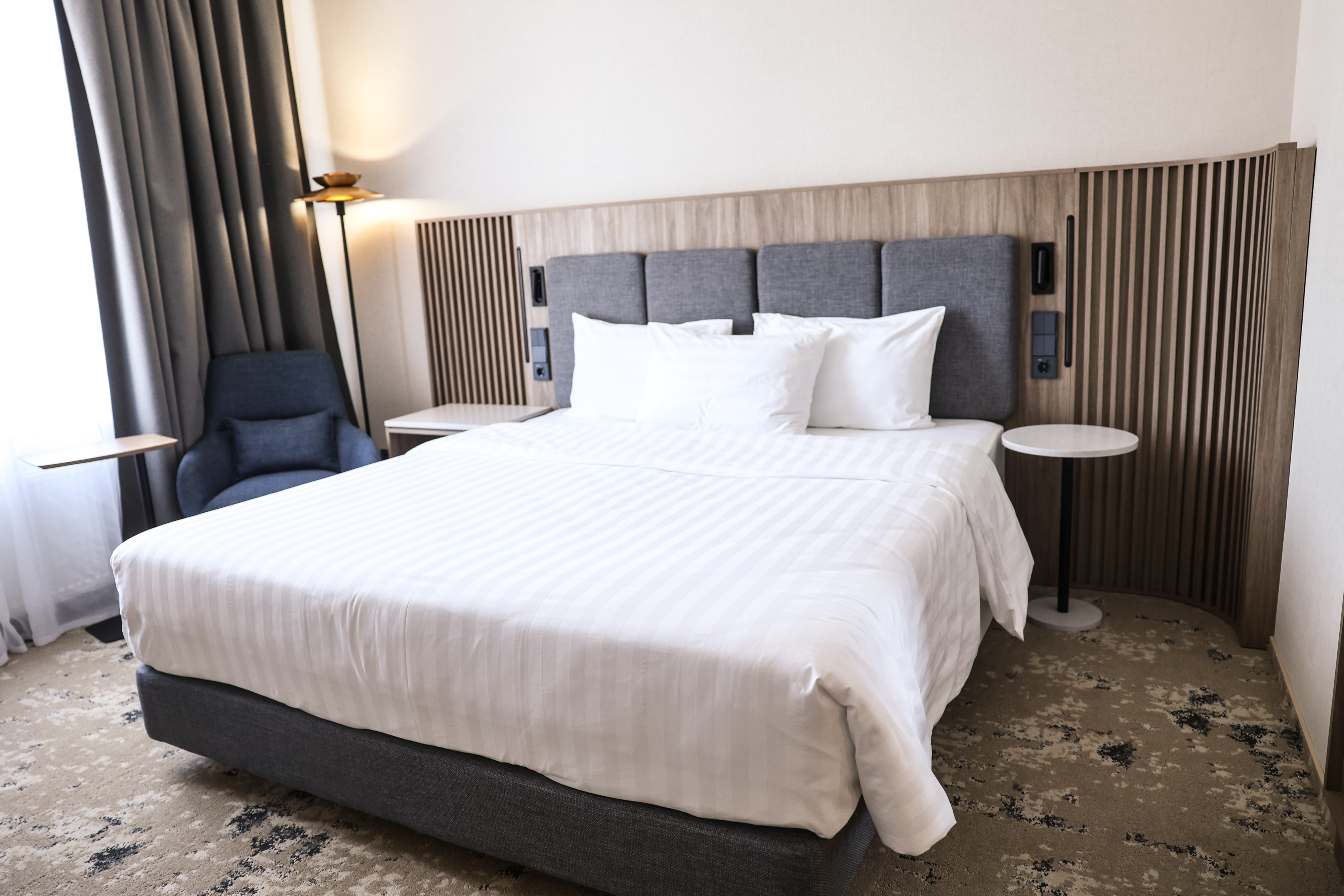 Корпусная мебель для отелей и гостиниц, шпонированные изделия,мебель для гостиниц