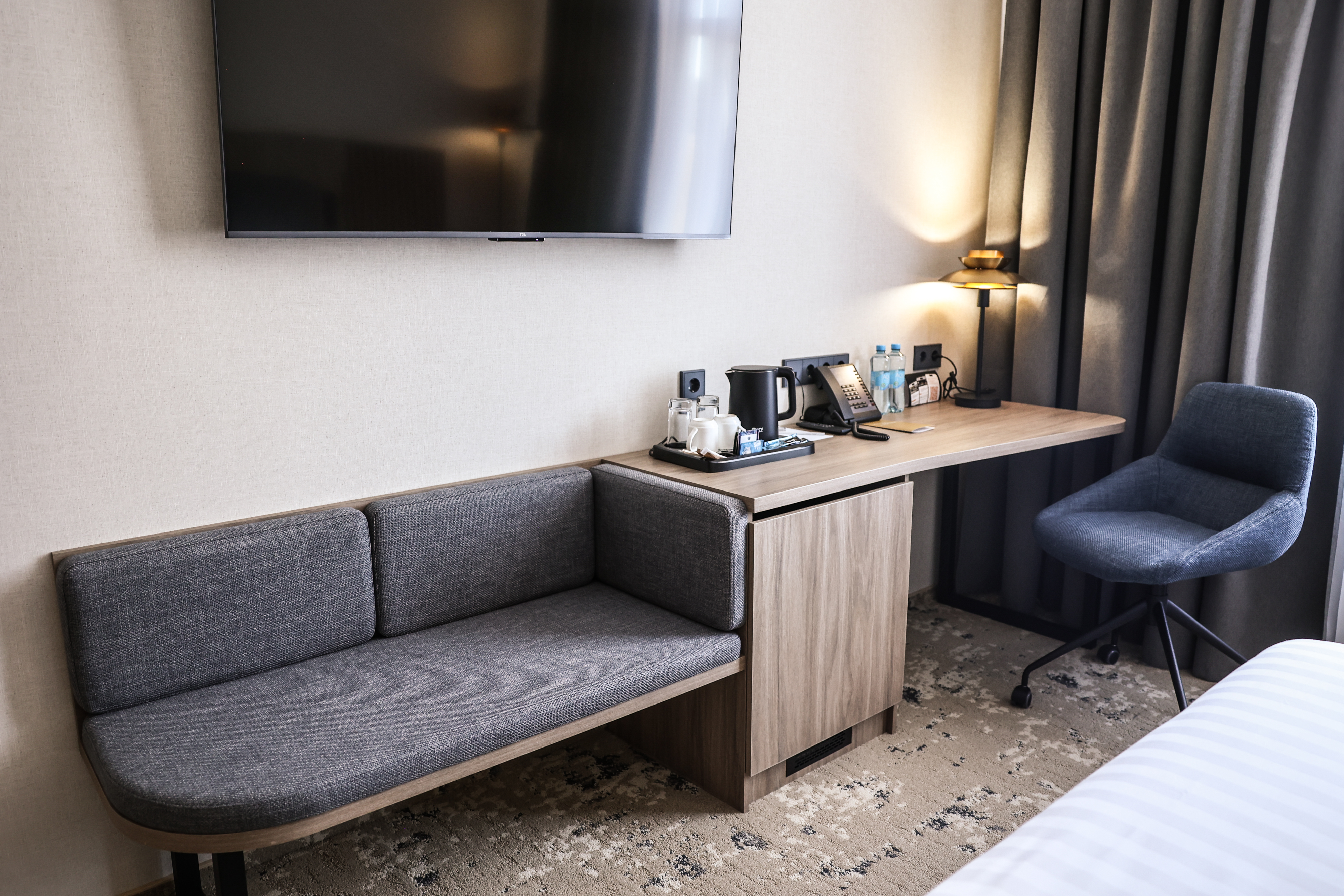 Корпусная мебель для отелей и гостиниц, шпонированные изделия,мебель для гостиниц